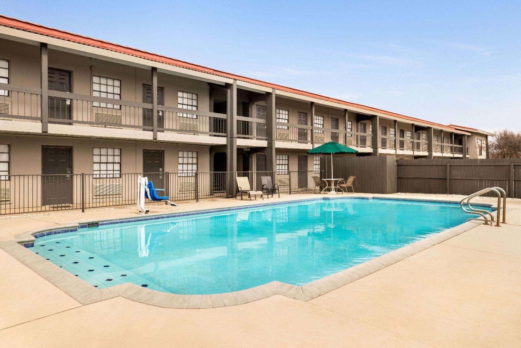 La Quinta Inn By Wyndham San Antonio Lackland Εξωτερικό φωτογραφία